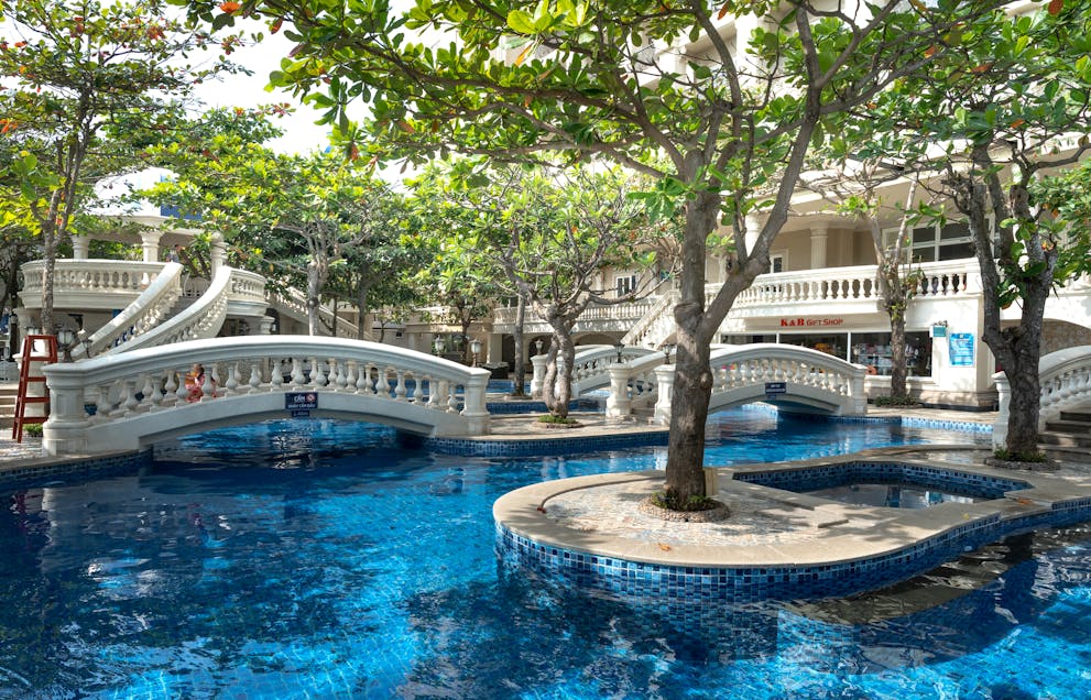 plunge pool construction Dubai villa