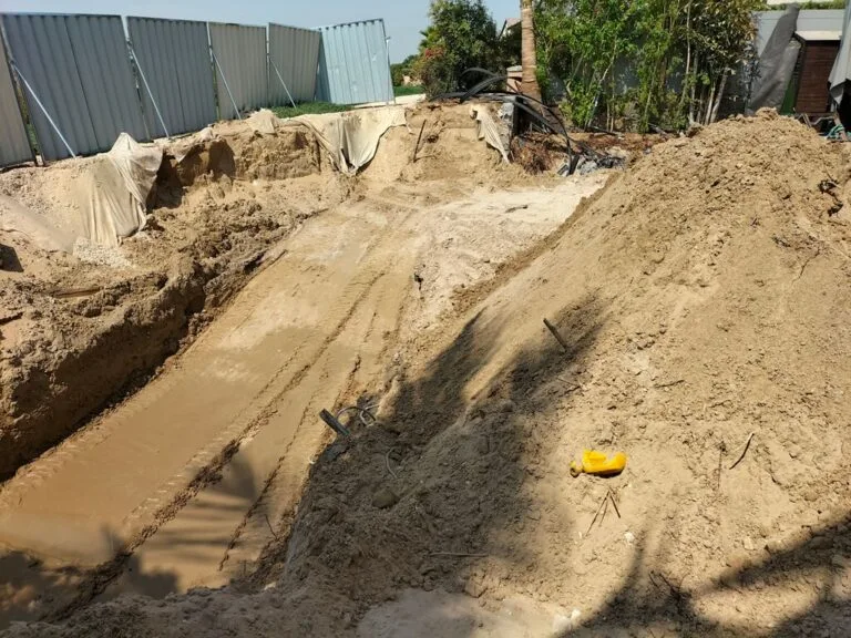 Swimming Pool & Landscaping Company in Dubai Villa landscaping installation in progress in Dubai — Poolsco Landscaping